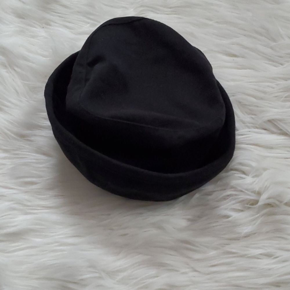 LIKE NEW: Baby GAP Hat